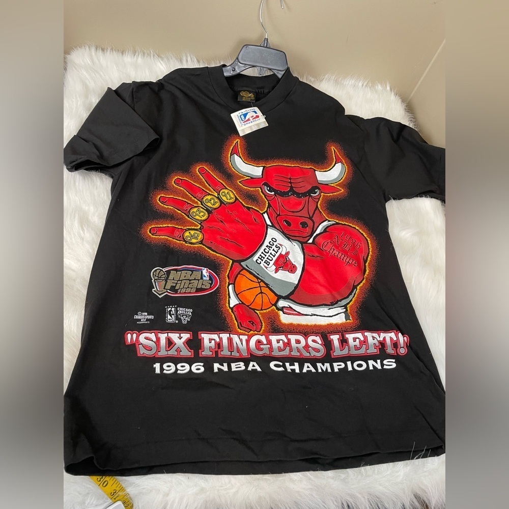 Vintage with tags 1996 Six Fingers Left Chicago Bulls Black T-Shirt - Picture 2 of 12